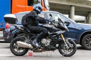 2015-BMW-S1000XR-spy-photos-01