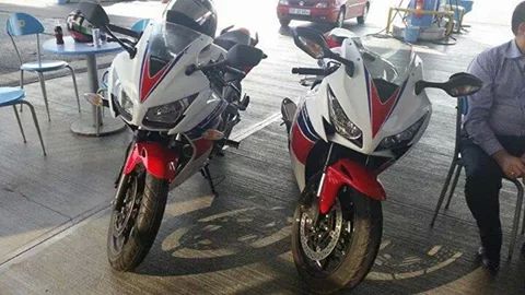 cbr 150r vs cbr 1000rr.jpg
