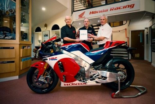 Honda-RC213V-S-First-Delivery-07.jpg image