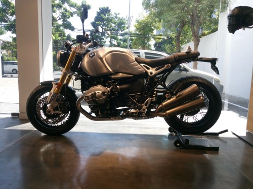 BMW R nineT Roadster Silvertank